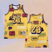 Camiseta Los Angeles Lakers LeBron James NO 23 Slap Sticker Mitchell & Ness 2018-19 Amarillo