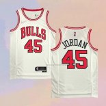 Camiseta Chicago Bulls Michael Jordan NO 45 Association 2021 Blanco